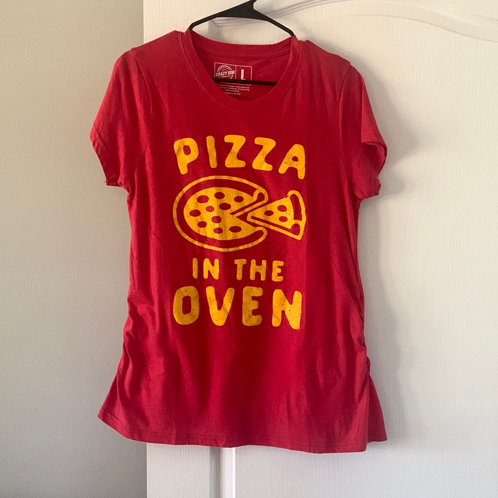 Pizza in the Oven Pregnancy Announcement Maternity T-Shirt